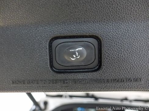 Used 2018 Ford Explorer XLT w/ Equipment Group 202A image 31