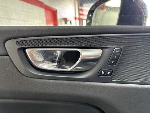 Used 2023 Volvo XC60 T8 Plus image 20