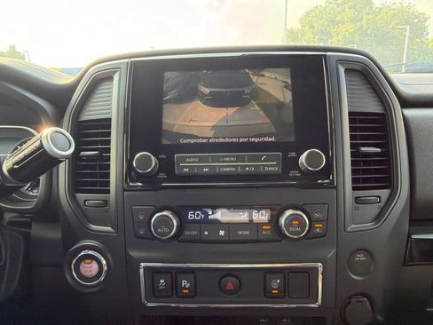 Used 2024 Nissan Titan SV w/ SV Convenience Package RWD image 12