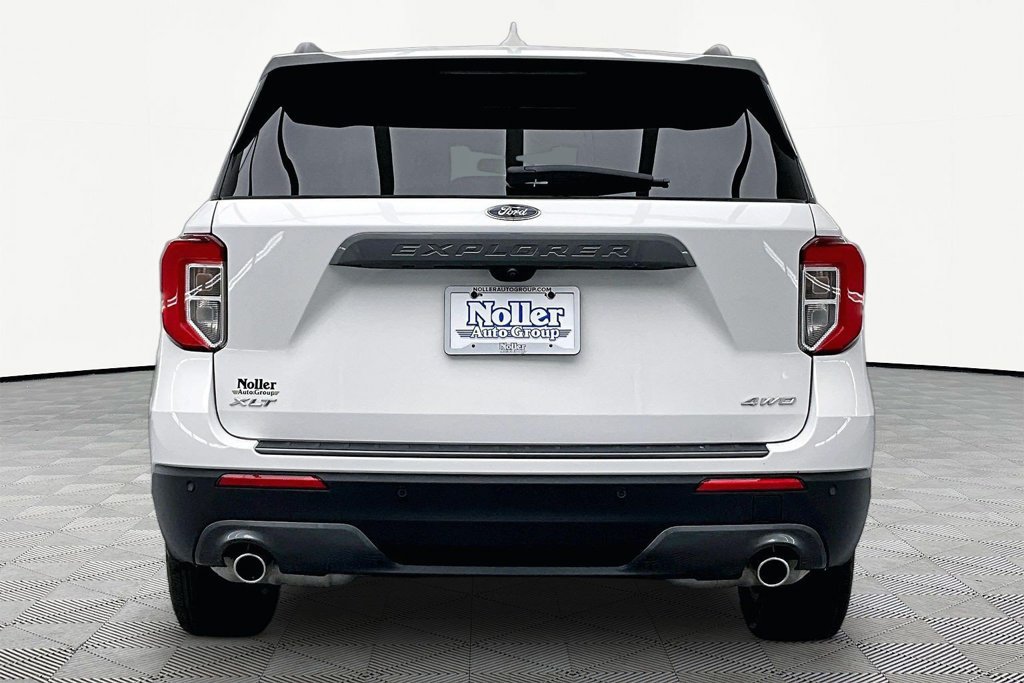 Certified 2024 Ford Explorer XLT w/ Equipment Group 202A AWD/4WD image 4