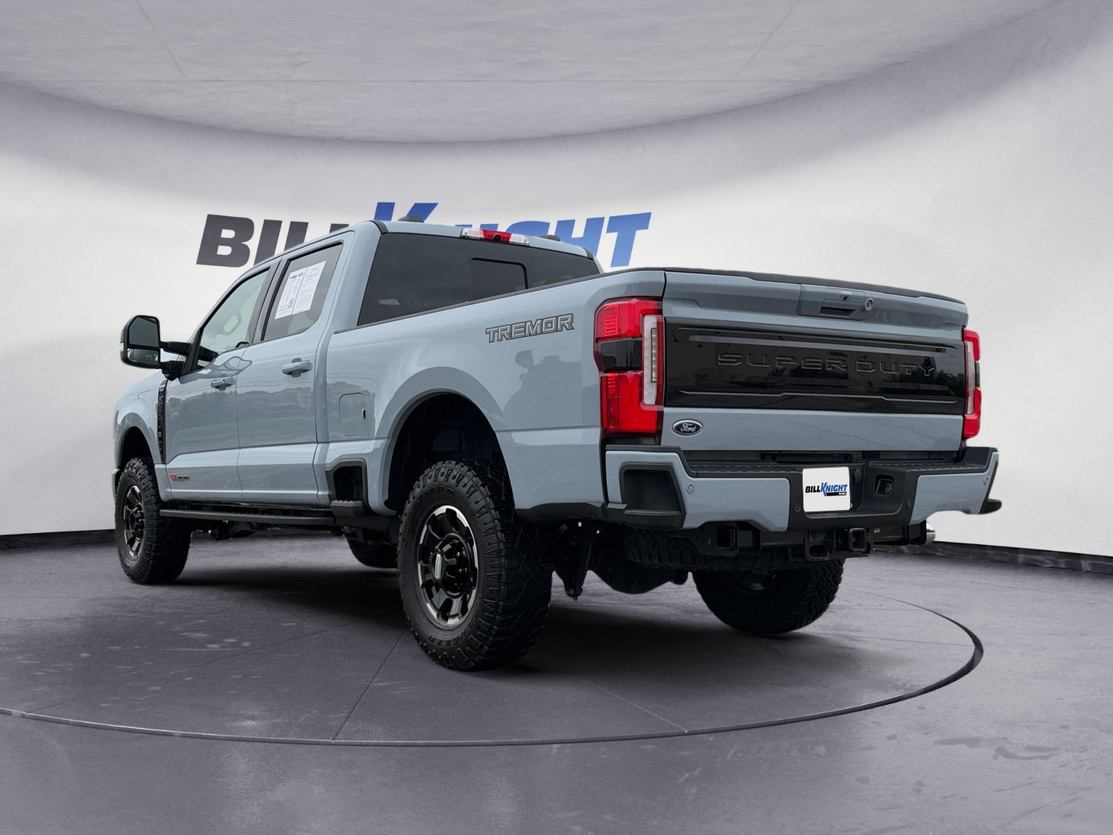 Used 2026 Ford F250 Platinum w/ Tremor Off-Road Package AWD/4WD image 3