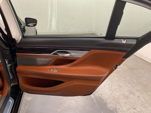 Used 2018 BMW 750i xDrive image 30