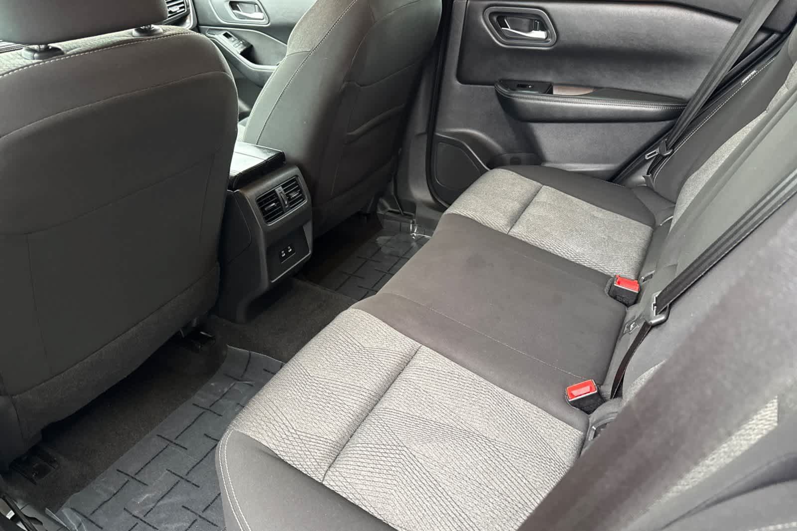 Used 2025 Nissan Rogue SV AWD/4WD image 4