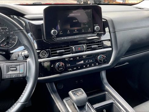 Used 2023 Nissan Pathfinder SV AWD/4WD image 6