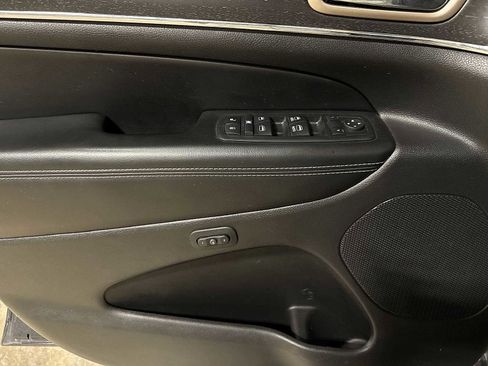 Used 2017 Jeep Grand Cherokee Limited image 22
