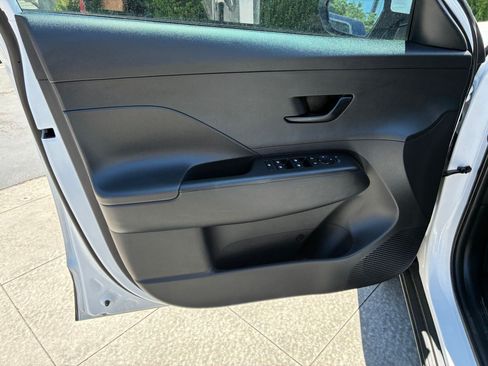 Certified 2025 Hyundai Kona SE AWD/4WD image 14