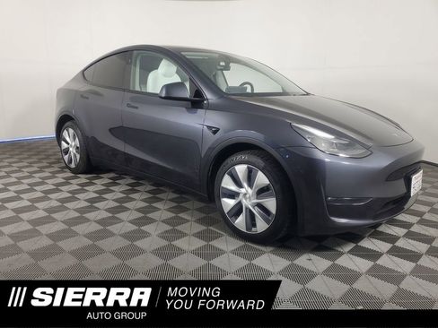 Used 2024 Tesla Model Y Long Range image 1