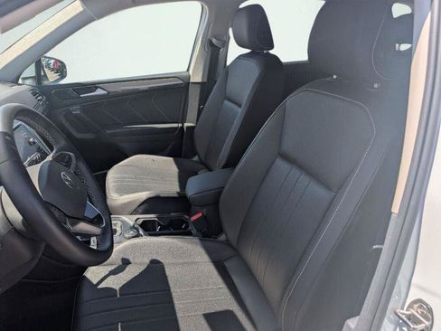 Used 2022 Volkswagen Tiguan SE AWD/4WD image 30