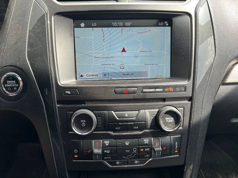 Used 2018 Ford Explorer XLT w/ Equipment Group 202A AWD/4WD image 5