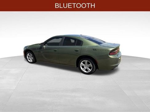 Used 2019 Dodge Charger SXT RWD image 4