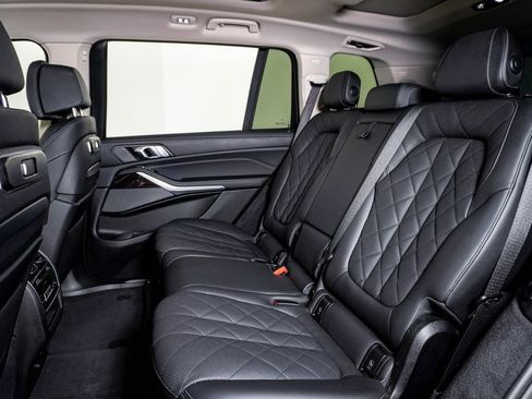 Used 2024 BMW X7 xDrive40i image 17