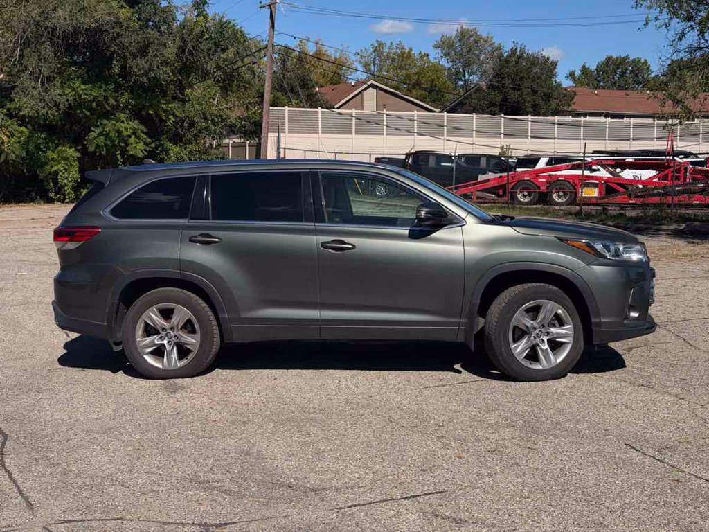 Used 2019 Toyota Highlander Limited AWD/4WD image 4