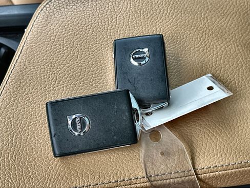 Used 2016 Volvo XC90 T6 Momentum image 20