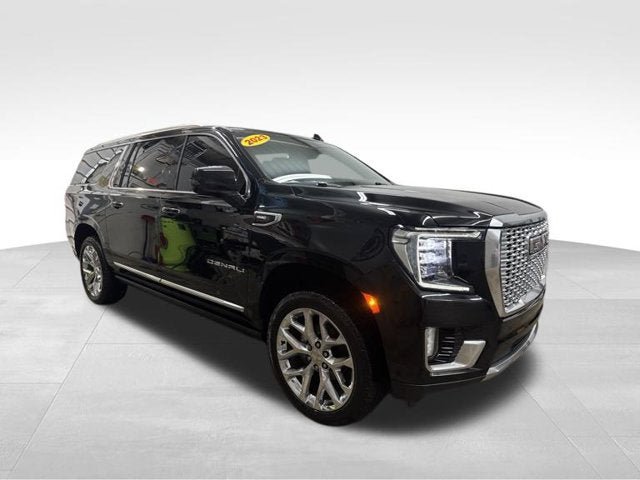 Used 2023 GMC Yukon XL Denali w/ Denali Reserve Package AWD/4WD image 3