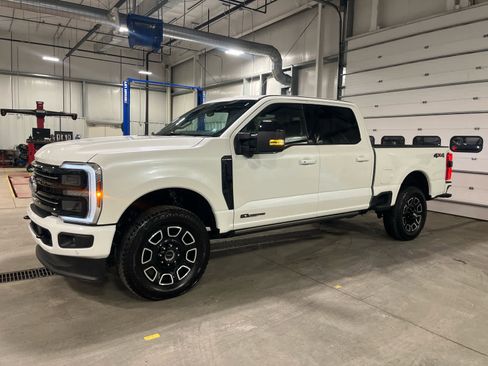 Used 2025 Ford F250 Platinum image 4