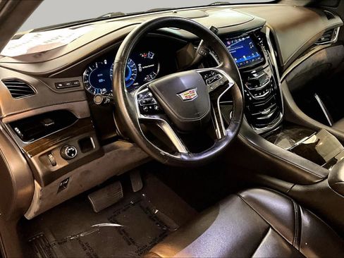 Used 2018 Cadillac Escalade ESV Platinum RWD image 17