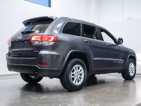 Used 2019 Jeep Grand Cherokee Laredo w/ Security & Convenience Group AWD/4WD image 9