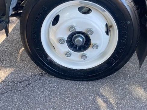 Used 2024 Isuzu NPR image 29