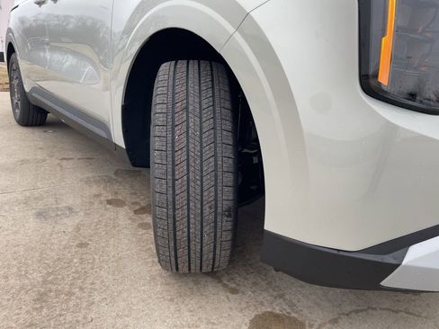 New 2026 Kia Carnival EX image 17