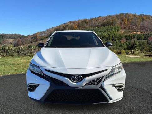 Used 2019 Toyota Camry SE image 2