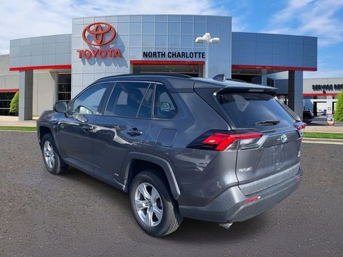 Used 2020 Toyota RAV4 LE image 7