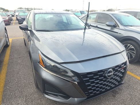 Used 2024 Nissan Altima 2.5 SR image 2