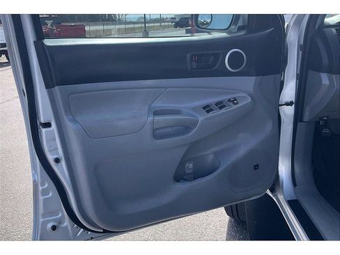 Used 2010 Toyota Tacoma PreRunner image 24