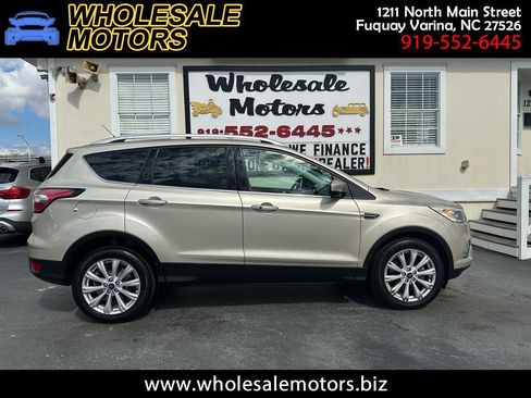 Used 2017 Ford Escape Titanium image 1