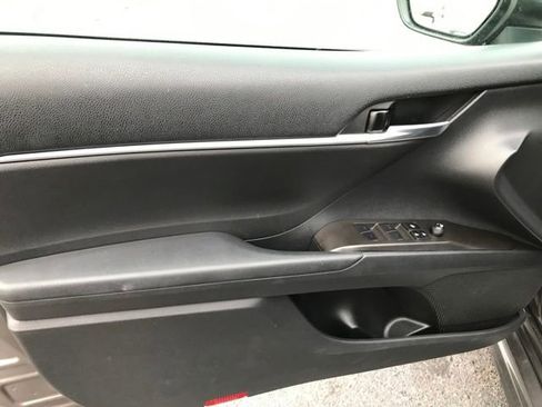 Used 2022 Toyota Camry SE image 15