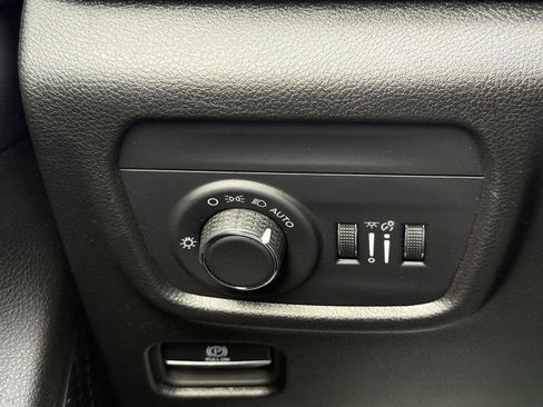 Used 2024 Jeep Grand Cherokee L Altitude AWD/4WD image 22