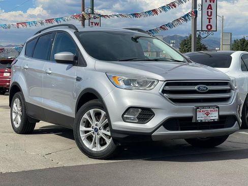 Used 2017 Ford Escape SE w/ SE Leather Comfort Package AWD/4WD image 3