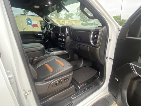Used 2023 GMC Sierra 2500 AT4 w/ AT4 Preferred Package AWD/4WD image 10