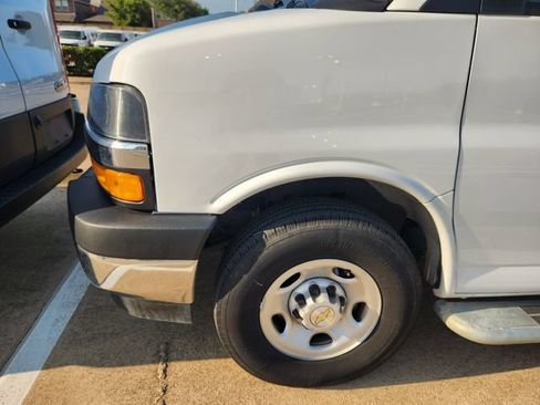 Used 2025 Chevrolet Express 2500 w/ Driver Convenience Package RWD image 8