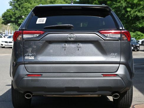 Used 2019 Toyota RAV4 XLE Premium w/ Cold Weather Package AWD/4WD image 4