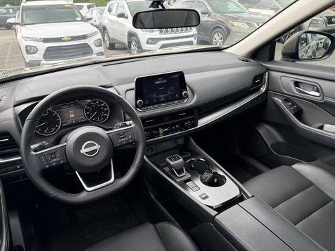 Used 2024 Nissan Rogue SV w/ SV Premium Package image 30