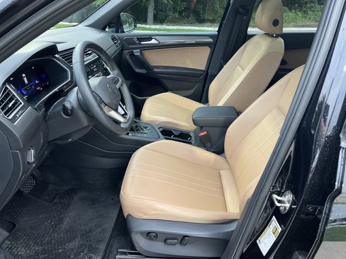 Certified 2023 Volkswagen Tiguan SE w/ Panoramic Sunroof Package FWD image 15