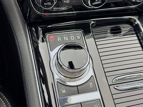 Used 2017 Jaguar XJ R-Sport image 18