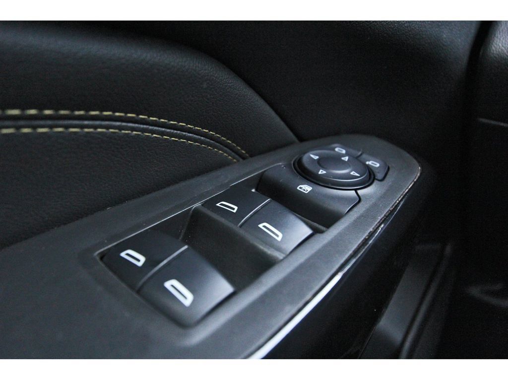 Used 2025 Chevrolet Trax ACTIV w/ Sunroof Package FWD image 20