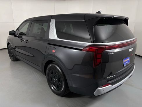 New 2026 Kia Carnival FWD image 6