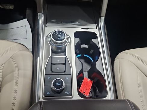 Used 2020 Ford Explorer Platinum w/ Premium Technology Package image 16