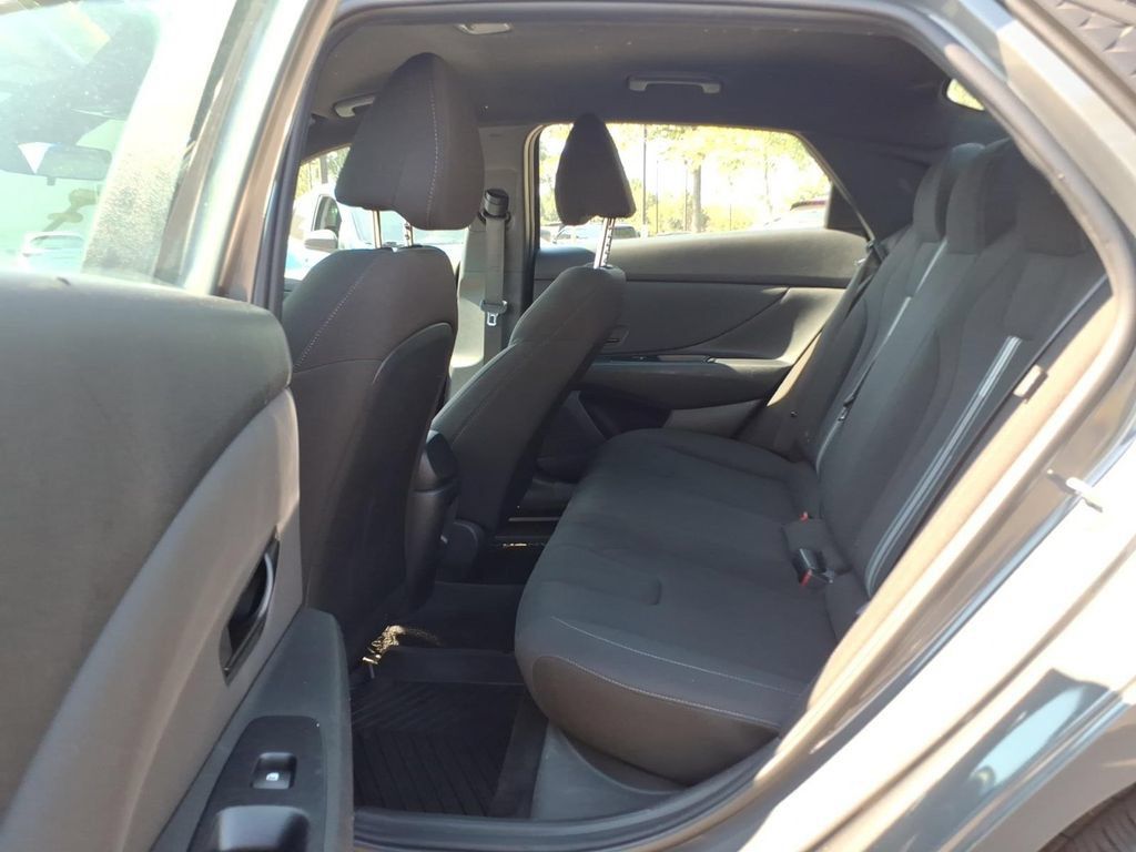 Certified 2025 Hyundai Elantra Sport FWD image 10