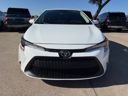 Used 2022 Toyota Corolla LE FWD image 2