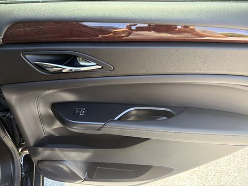Used 2016 Cadillac SRX Luxury FWD image 17