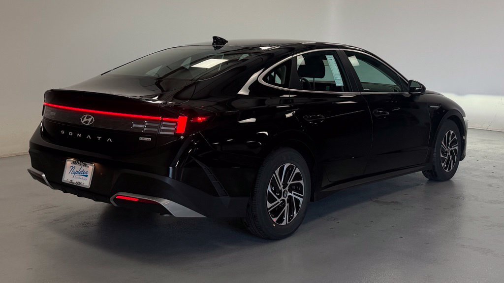 New 2027 Hyundai Sonata Blue FWD image 3