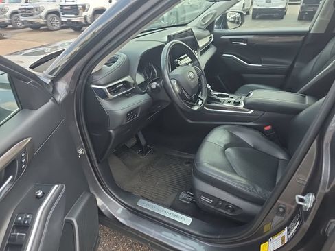 Used 2021 Toyota Highlander Limited AWD/4WD image 7