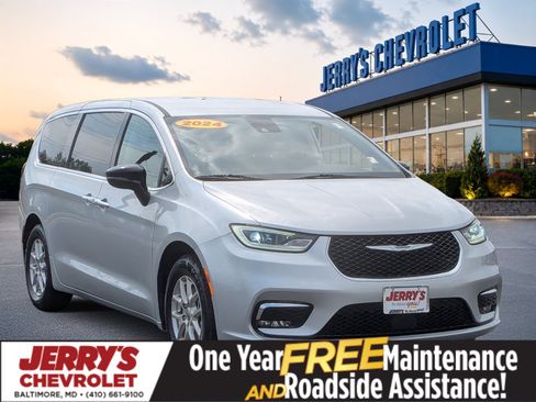 Used 2024 Chrysler Pacifica Touring-L FWD image 1