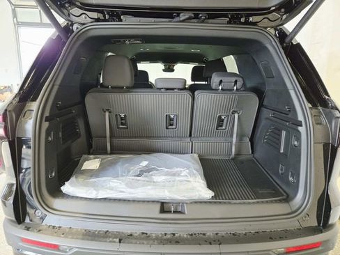 New 2026 Chevrolet Traverse LT w/ Midnight/Sport Edition image 11