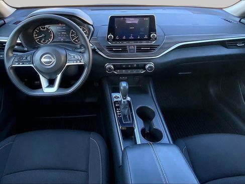 Used 2025 Nissan Altima 2.5 SV FWD image 16