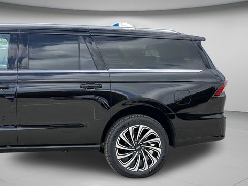 New 2026 Lincoln Navigator L Black Label AWD/4WD image 29