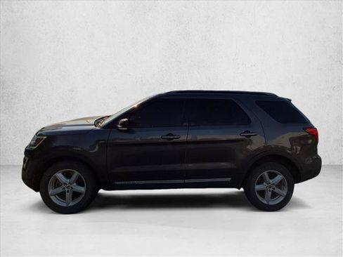 Used 2016 Ford Explorer XLT w/ Equipment Group 202A AWD/4WD image 8